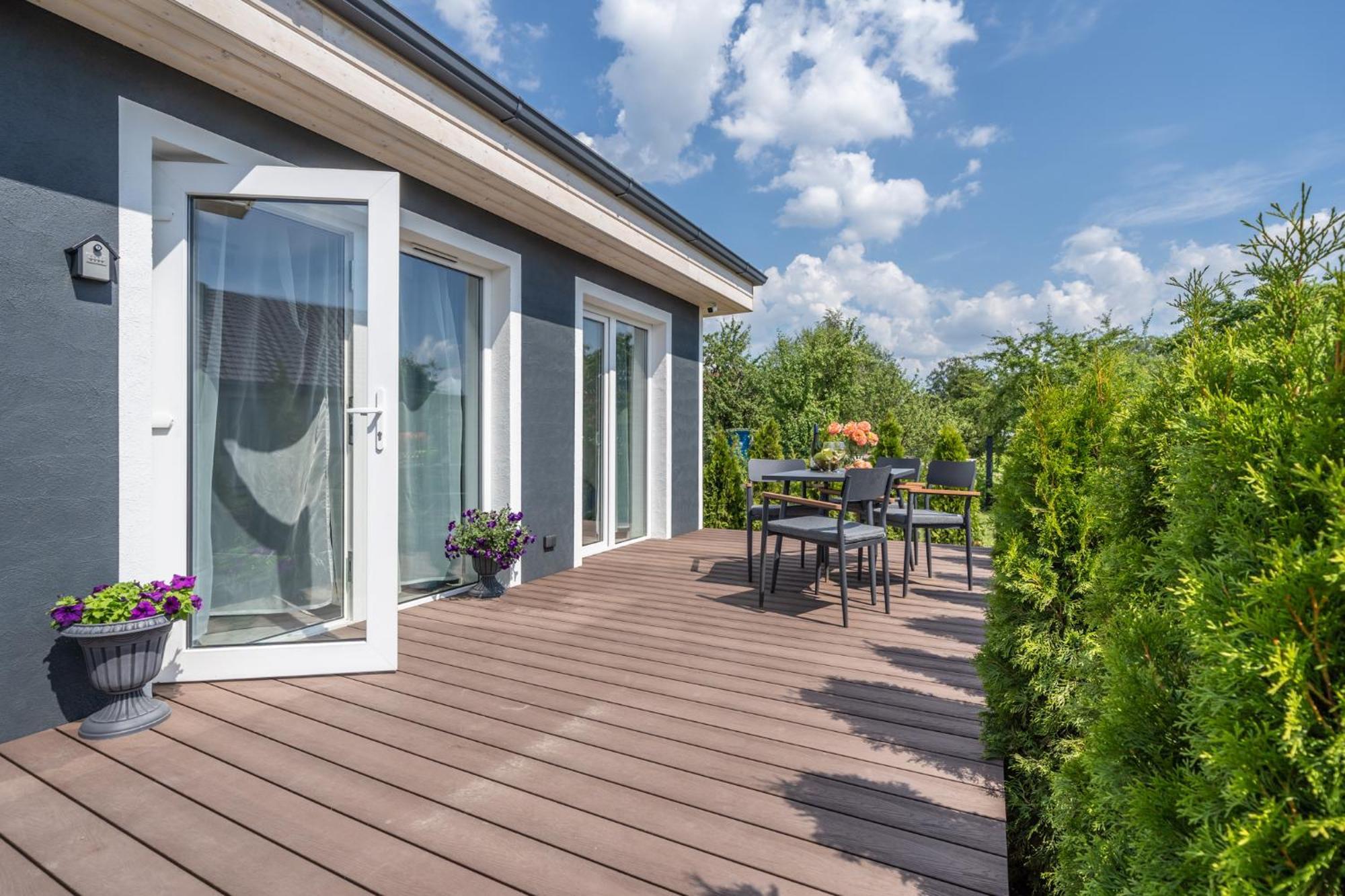 Family Garden Apartments With Free Private Parking & Playground Ryga Zewnętrze zdjęcie