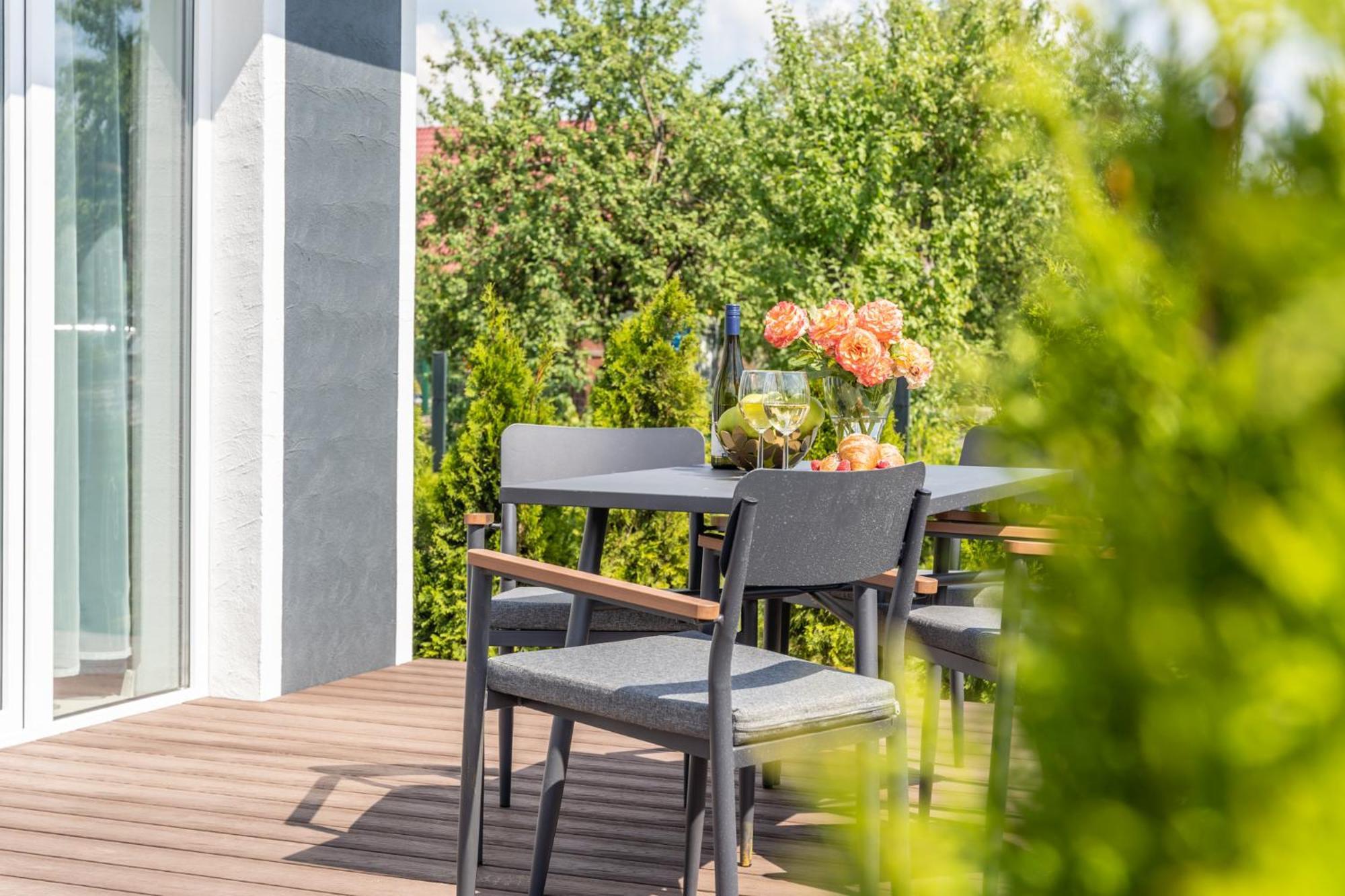 Family Garden Apartments With Free Private Parking & Playground Ryga Zewnętrze zdjęcie