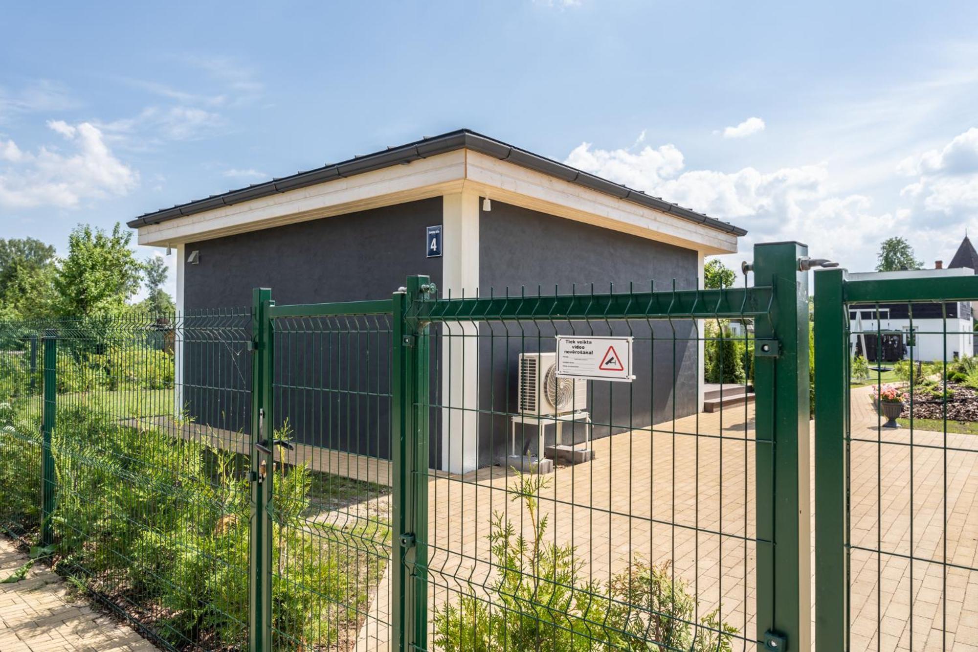 Family Garden Apartments With Free Private Parking & Playground Ryga Zewnętrze zdjęcie